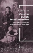 W cieniu dwóch totalitaryzmów. Życie codzienne na ziemi stanisławowskiej 1939-1944 - Piotr Olechowski
