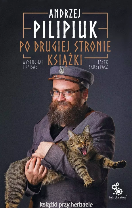 Po drugiej stronie książki_andrzej pilipiuk_ksiegarniaksiazkiprzyherbacie.jpg