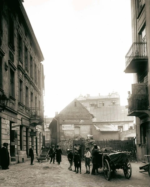 Przedwojenny Kraków. Najpiękniejsze fotografie 6_9788377731499_ksiegarniaksiazkiprzyherbacie.jpg