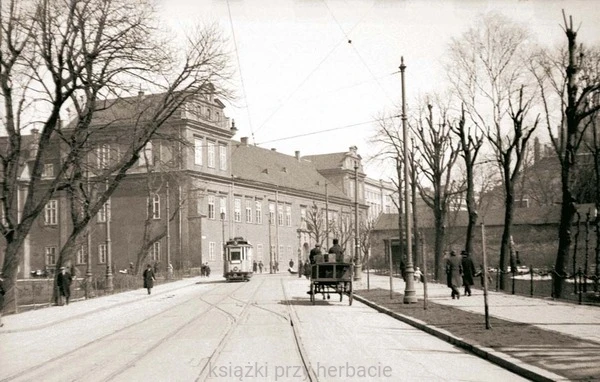 Przedwojenny Kraków. Najpiękniejsze fotografie 4_9788377731499_ksiegarniaksiazkiprzyherbacie.jpg