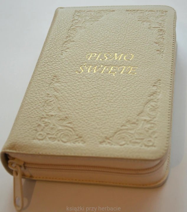 Biblia Tysiąclecia - Pismo Święte Starego i Nowego Testamentu_skórzany futerał biały 3_ksiegarniaksiazkiprzyherbacie.JPG