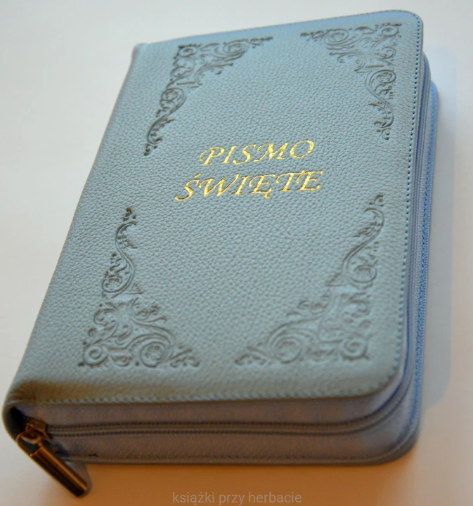 Biblia Tysiąclecia - Pismo Święte Starego i Nowego Testamentu_skórzany futerał niebieski 2_ksiegarniaksiazkiprzyherbacie.JPG