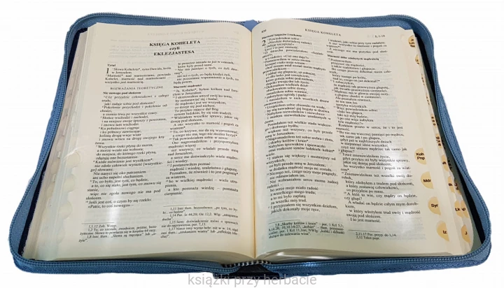 Biblia Tysiąclecia - Pismo Święte Starego i Nowego Testamentu_miękki dżinsowy futerał 2_ksiegarniaksiazkiprzyherbacie.jpg