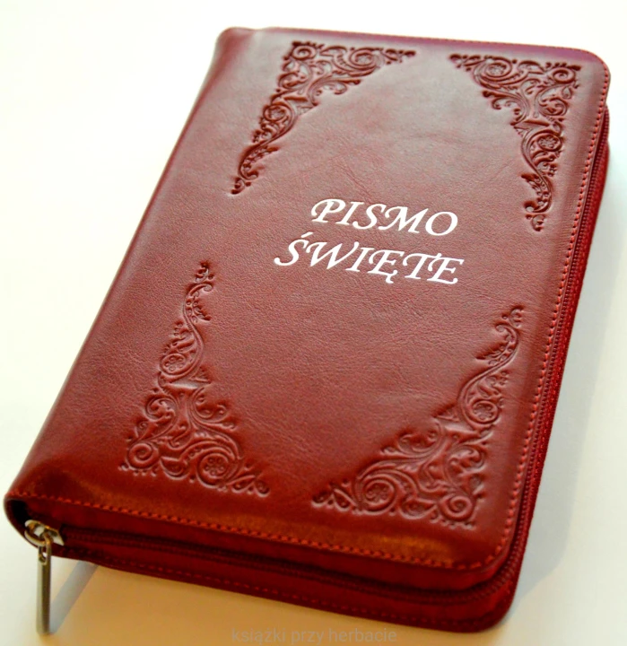 Biblia Tysiąclecia - Pismo Święte Starego i Nowego Testamentu (paginatory, skórzany futerał, format oazowy) kolor brązowy 3_ksiegarniaksiazkiprzyherbacie.JPG